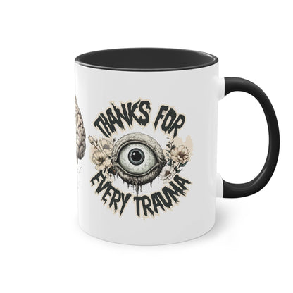 Entdecke die perfekte Geschenkidee für jeden von uns. Shoppe jetzt das Traumafest. Die Tasse Tasse thanks for every trauma lässt uns mit schwarzem Humor glänzen