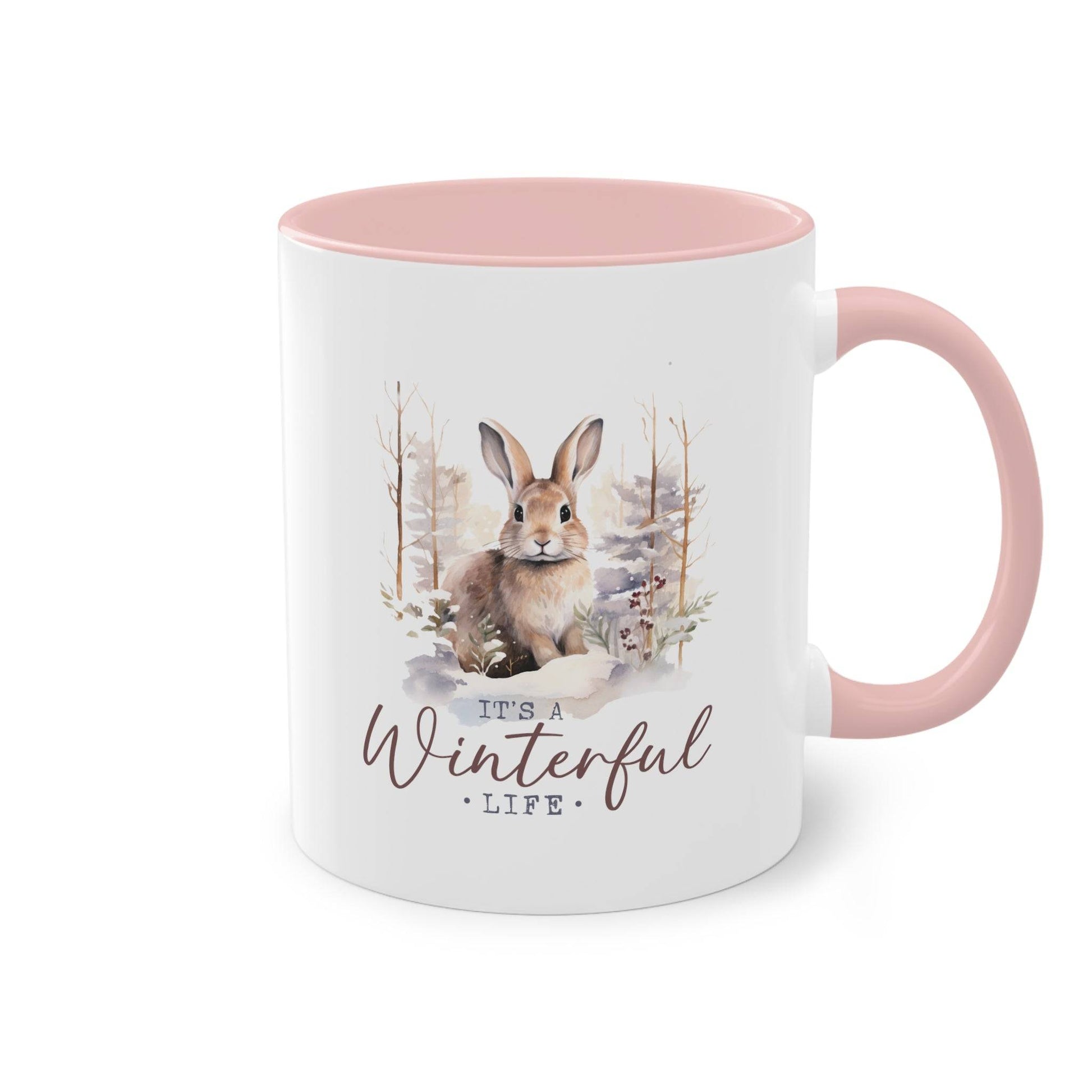 Tasse mit süßem Hasen im Schnee. Rosa-weiße Tasse Geschenk Weihnachten